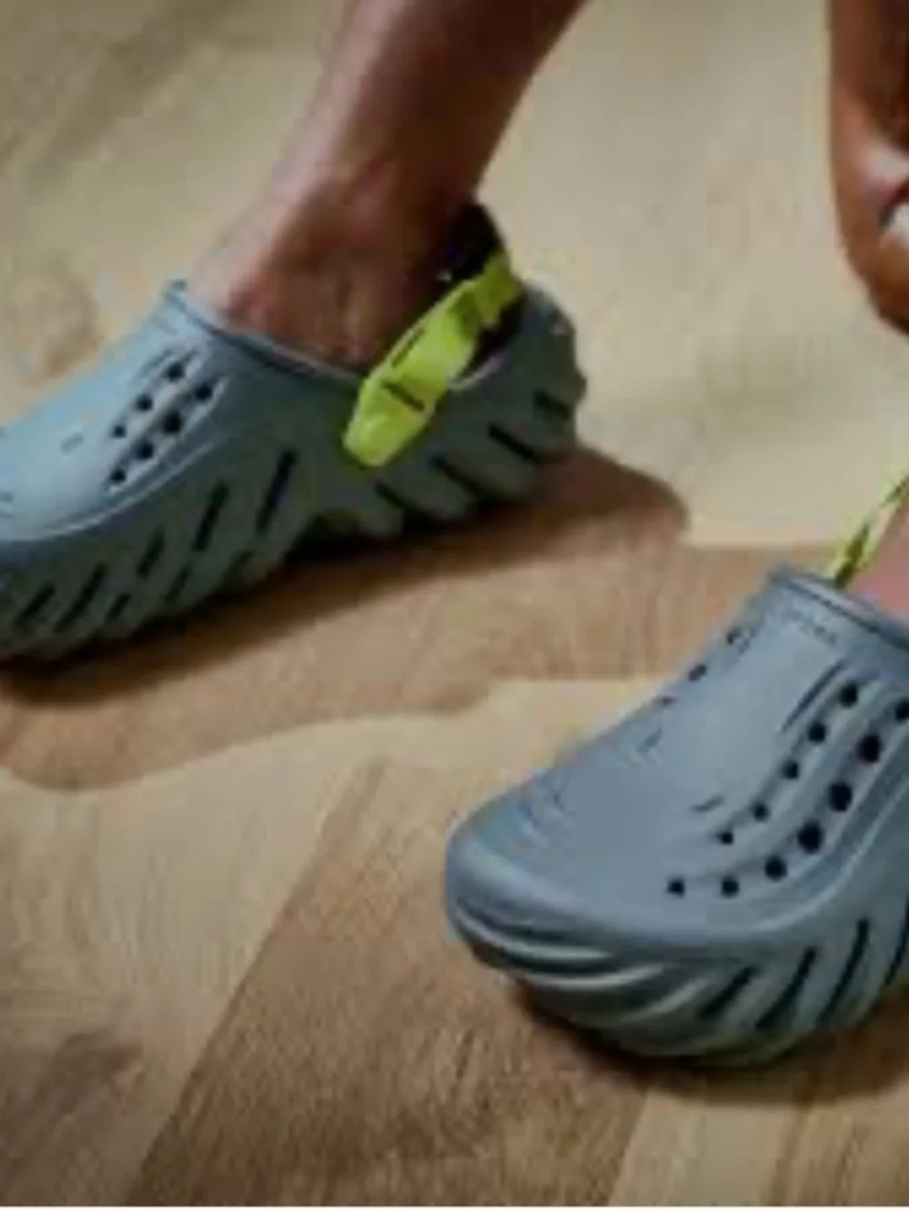 CROCS Echo Clog – Men’s 10 / Women’s 12